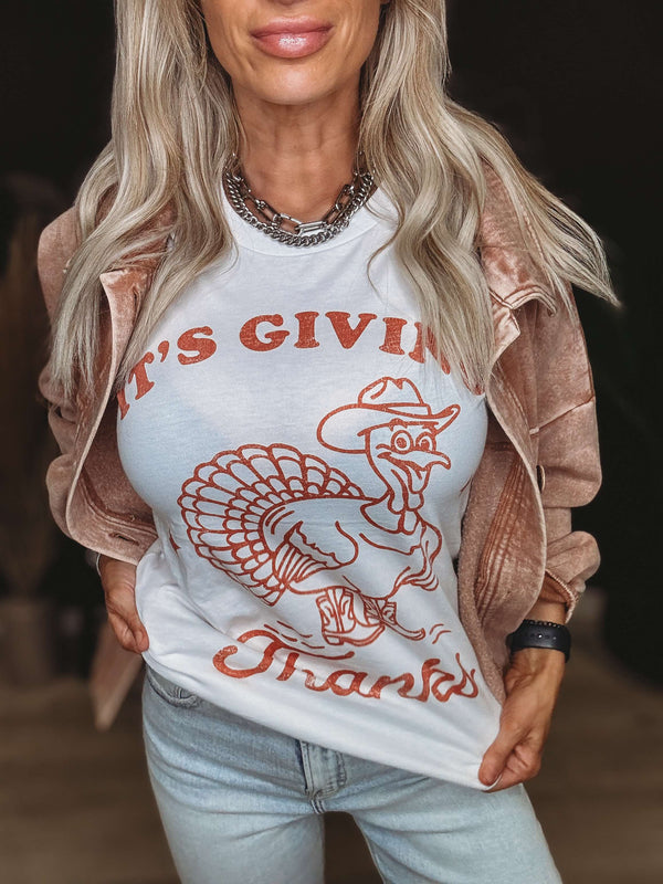 It's Giving Thanks Graphic Tee