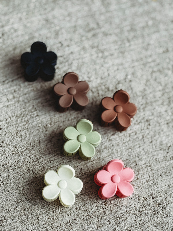 Dainty Daisy Hair Clips