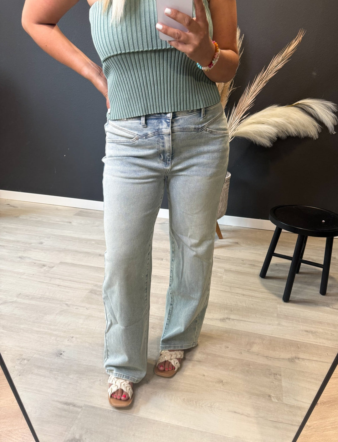 Hattie Light Wash Yoke Cut Judy Blue Straight Leg Denim - The Rack Boutique ⚡️
