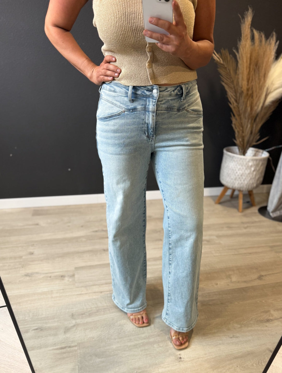Hattie Light Wash Yoke Cut Judy Blue Straight Leg Denim - The Rack Boutique ⚡️