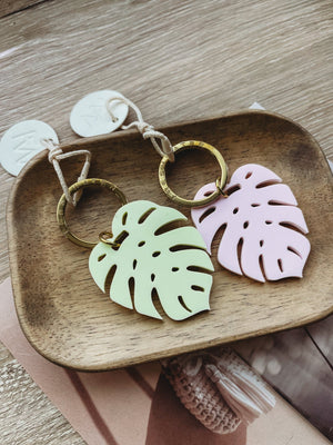 Monstera Leaf Keychains [ 2 colors ] - The Rack Boutique ⚡️
