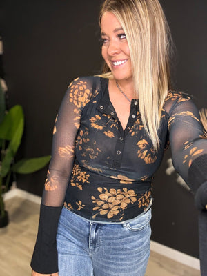 The Rach Floral Henley - The Rack Boutique ⚡️